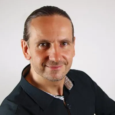 Bild: Oliver Schmuck zeigt die größten Fehler, die Unternehmer bei der Neukundengewinnung im Internet machen