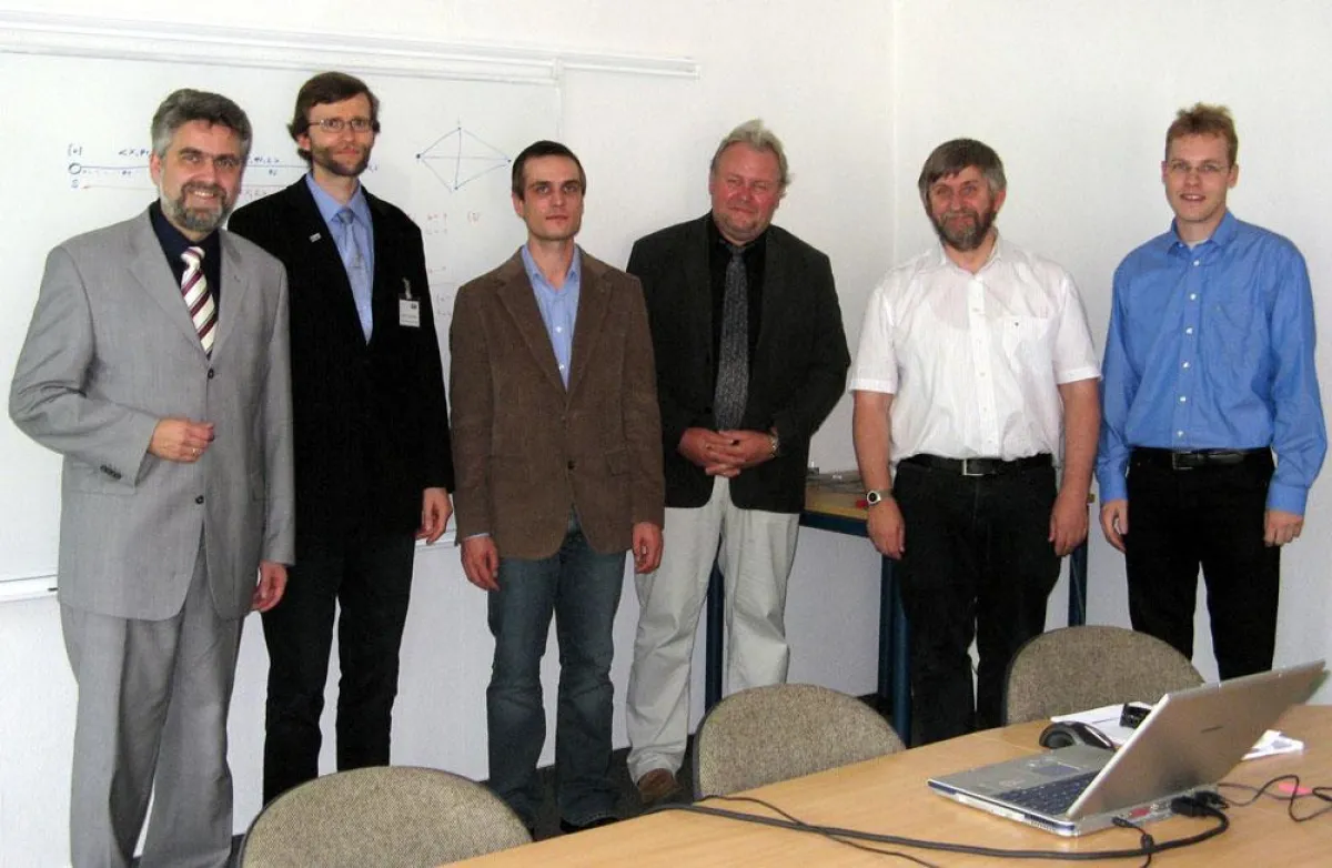 Erfolgreicher Abschluss des Master-Kolloqiums von Kai Schorries (3.v.l.) an der Hochschule Harz