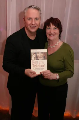 Erfolgreiche Buchpräsentation auf Callcenterworld - „Ran ans Telefon“ von Helga Schuler und Thomas Steinle Bild: Erfolgreiche Buchpräsentation auf Callcenterworld - „Ran ans Telefon“ von Helga Schuler und Thomas Steinle