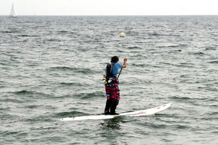 Bild: Christian Hahn gelingt Erstumrundung Fehmarns mit dem Stand Up Paddle Board