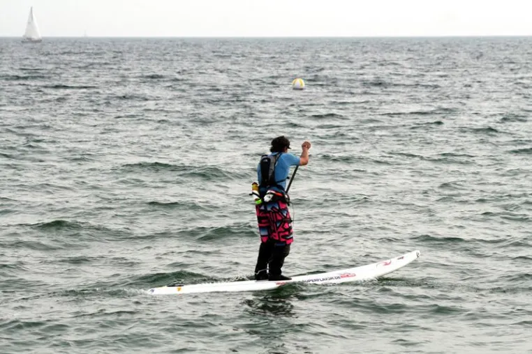 Christian Hahn gelingt Erstumrundung Fehmarns mit dem Stand Up Paddle Board Bild: Christian Hahn gelingt Erstumrundung Fehmarns mit dem Stand Up Paddle Board