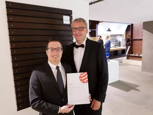 Bild: MOCOPINUS - Gewinner des Red Dot Awards 2019 für die hohe Designqualität der Vollholzprofile CARBOSET10