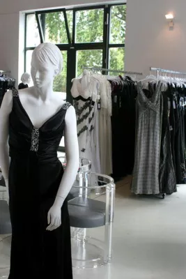 Bild: Abendmode-Fabrikverkauf bei Fashionart - letzte Chance in 2008