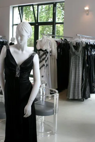 Abendmode-Fabrikverkauf bei Fashionart - letzte Chance in 2008 Bild: Abendmode-Fabrikverkauf bei Fashionart - letzte Chance in 2008