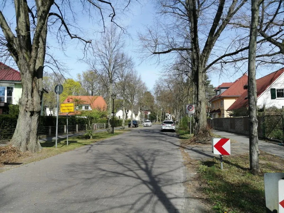Schildower Straße an der alten Mauer-Grenze