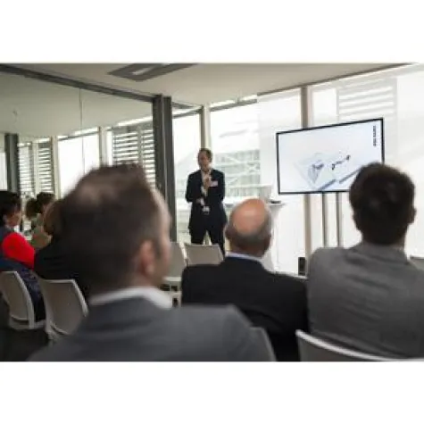 Bild: Intensiver Dialog bei VOK DAMS Award Tour