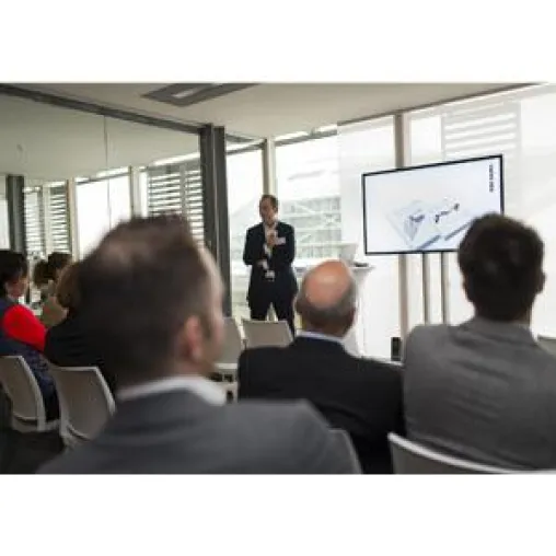 Intensiver Dialog bei VOK DAMS Award Tour Bild: Intensiver Dialog bei VOK DAMS Award Tour