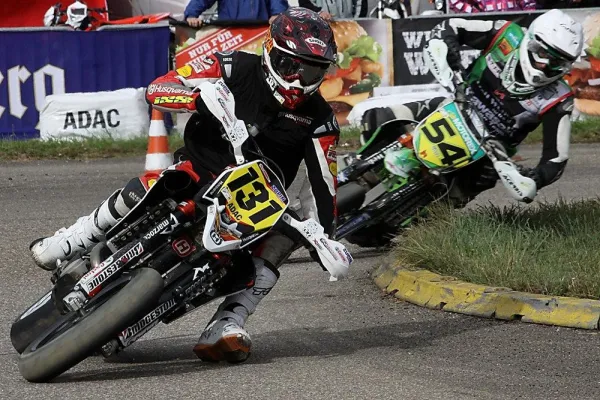 Bild: Supermoto Weltmeister und Lokalmatadore im Gewerbepark Breisgau