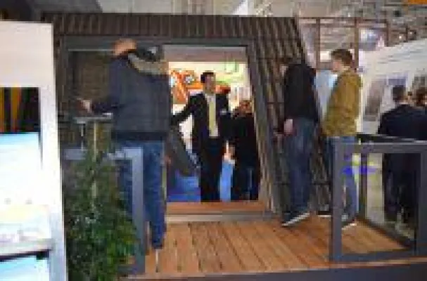 Bild: LiDEKO präsentiert Dachschiebefenster und Balkonausstiegsfenster auf der BAU 2017 in München