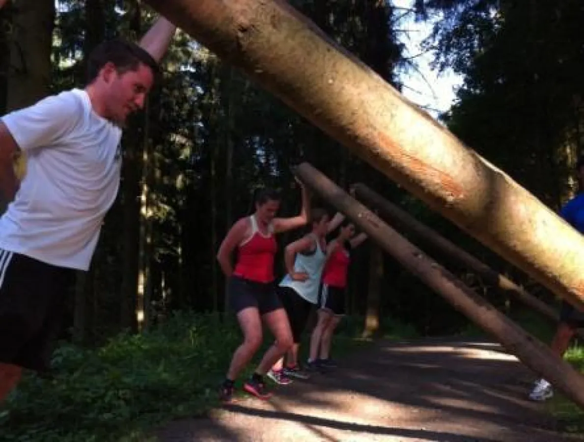 Freestyle Training bei Outdoor Gym
