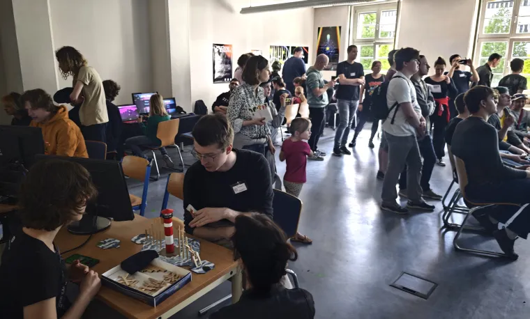 Bild: 20. Computerspielenacht: Games, Musik und große Bühne