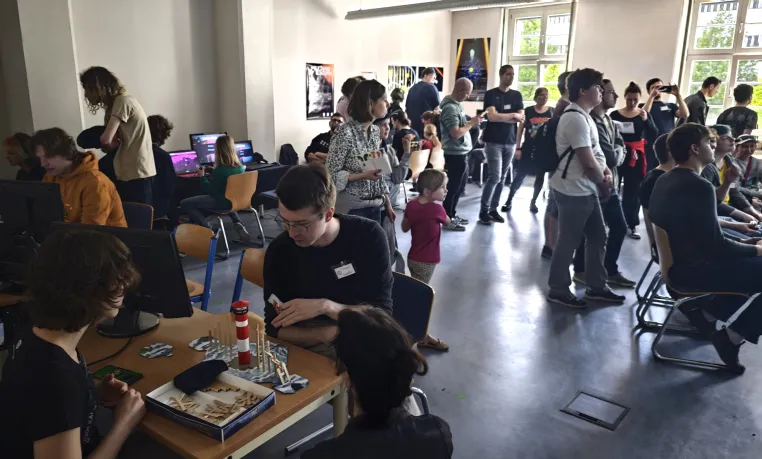 Bild: 20. Computerspielenacht: Games, Musik und große Bühne