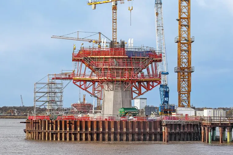 PERI bringt die Mersey Gateway Bridge in Form Bild: PERI bringt die Mersey Gateway Bridge in Form