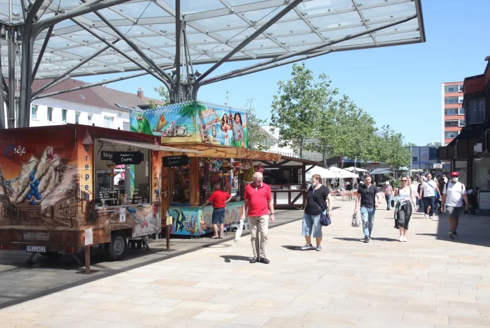 Köstlichkeiten auf dem Hugo-Bork-Platz Bild: Köstlichkeiten auf dem Hugo-Bork-Platz