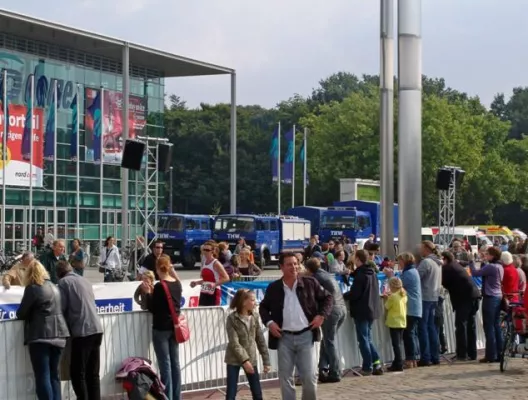 Bild: THW unterstützt mit 210 ehrenamtlichen Einsatzkräften den swb-Marathon in Bremen
