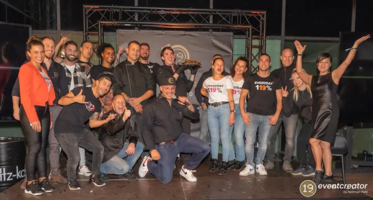 Bild: Feuerwerk, Luftakrobatik und tolle Stimmung 