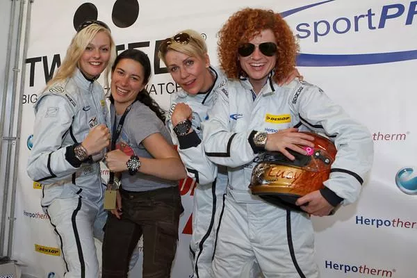 Bild: Fast and Furious Ladys Team um Stock Car Champion Lucy Diakovska startete von der Pole