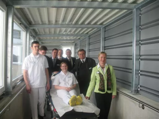 Bild: Einweihung des Übergangs zwischen dem Kreiskrankenhaus und dem Medizin Campus Erding