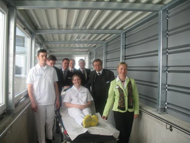 Bild: Einweihung des Übergangs zwischen dem Kreiskrankenhaus und dem Medizin Campus Erding