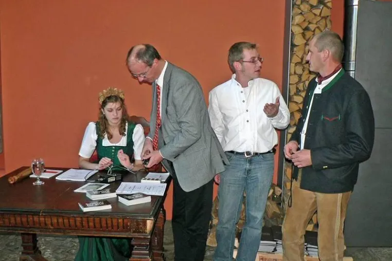 Bild: Brennholz ist wichtig - Eröffnung der Brennholzsaison