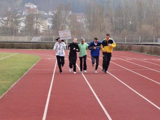 Bild: Laufteam des Hansa Apart-Hotel Regensburg beim 100km Staffellauf in Kelheim für den guten Zweck