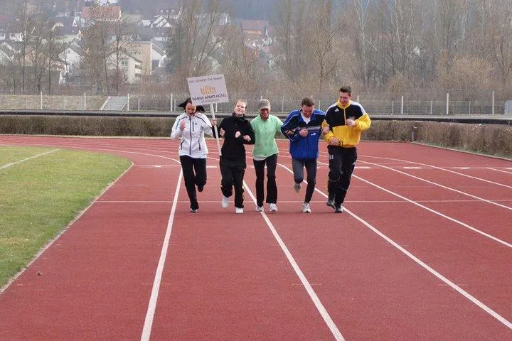 Bild: Laufteam des Hansa Apart-Hotel Regensburg beim 100km Staffellauf in Kelheim für den guten Zweck