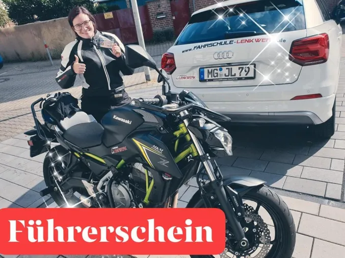 Bild: Führerschein Mönchengladbach Fahrschule Lenkrad Motorradführerschein für Frauen & kleine Fahrschüler