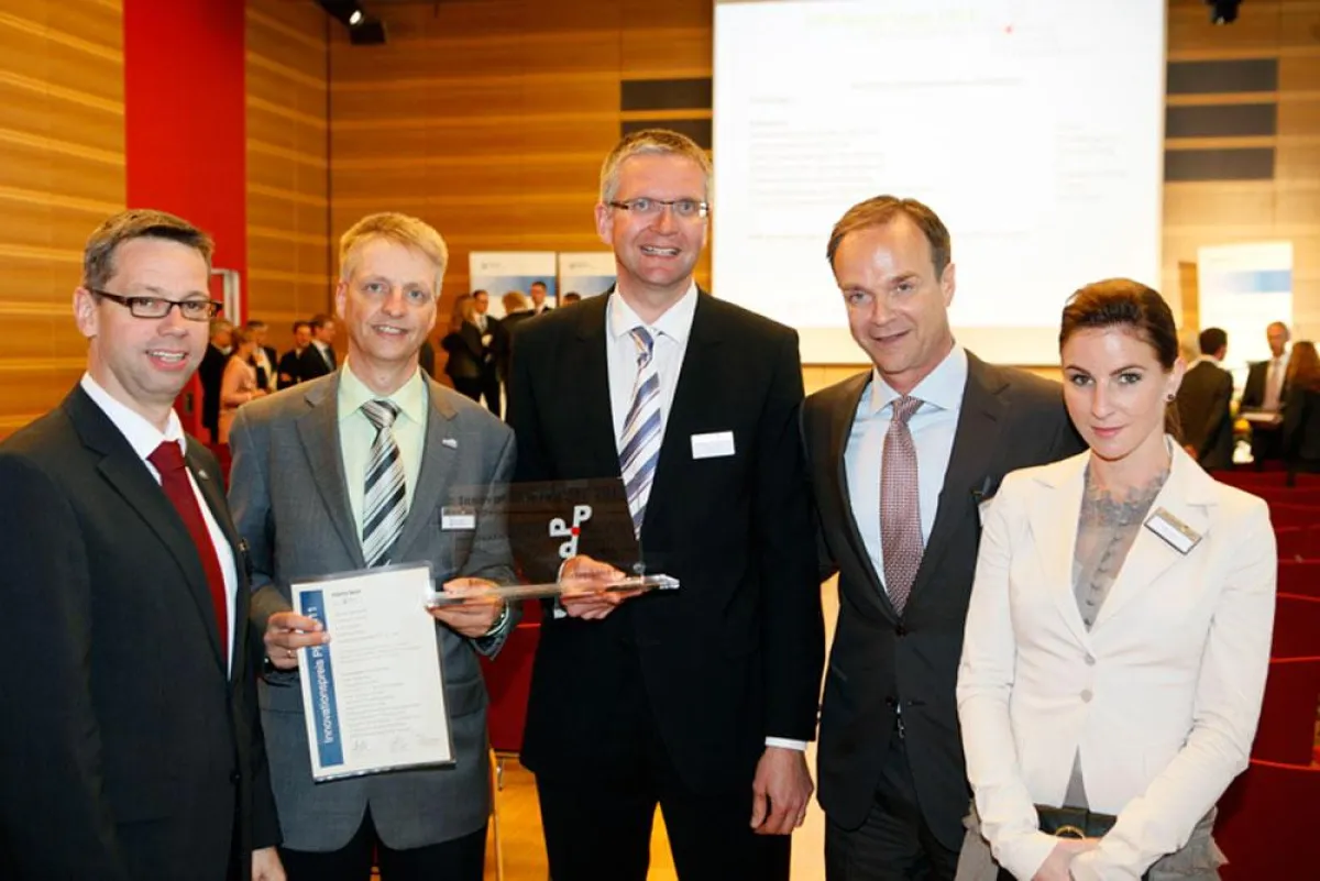 Strahlende Gewinner des PPP Innovationspreis 2011: Die Stadt Winterberg und die sab AG