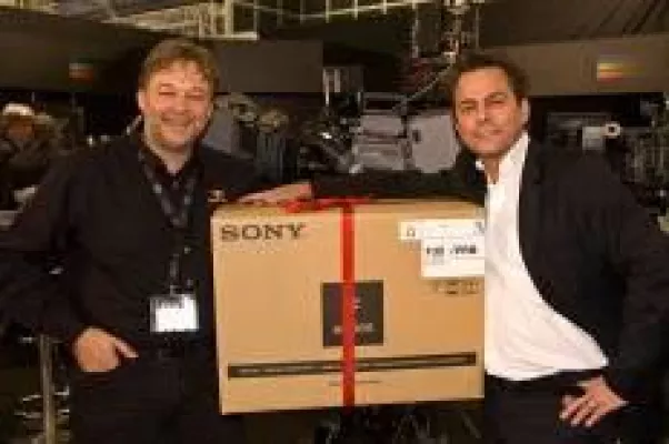 Bild: Schöne Bescherung – Band Pro Munich übergibt Flaggschiff Sony F35 an Rentalhaus Cinegate