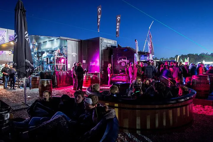 Bild: JACK DANIEL’S rockt 2016: Im Festival-Sommer feiert JACK das 150-jährige Bestehen seiner Destillerie
