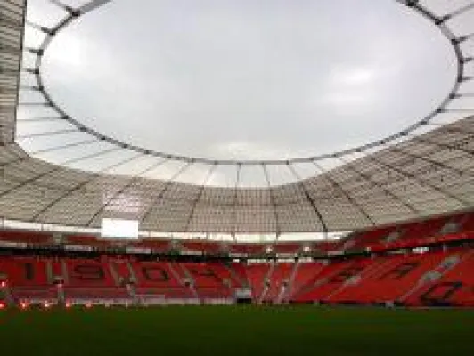 Bild: IOS-Technik begleitet den Fußballverein Bayer 04 Leverkusen in die nächste Runde