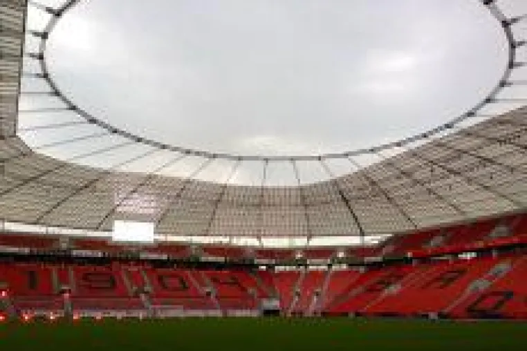 Bild: IOS-Technik begleitet den Fußballverein Bayer 04 Leverkusen in die nächste Runde