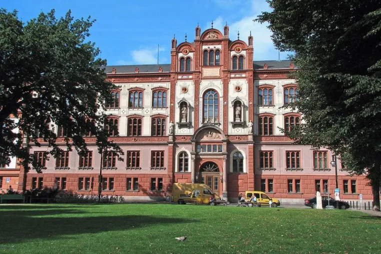 Bild: Neu - Fundraising für Theologen an der Uni Rostock - Theologische Fakultät macht Studenten fit für Marketing