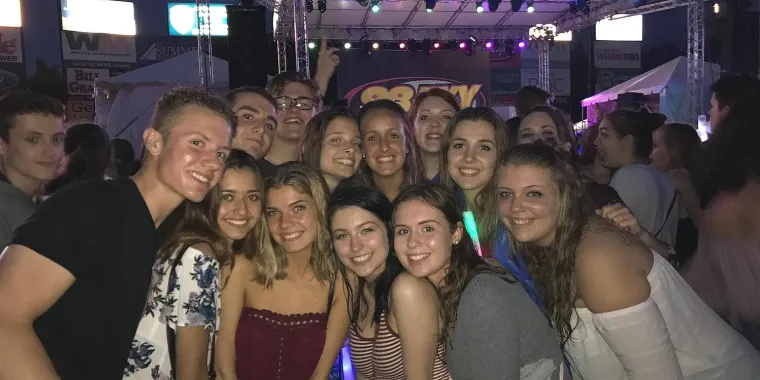 Schüleraustausch USA: 5 Punkte zum Gastfamilien-Wechsel, wenn es vor dem Austausch Probleme gibt Bild: Schüleraustausch USA: 5 Punkte zum Gastfamilien-Wechsel, wenn es vor dem Austausch Probleme gibt