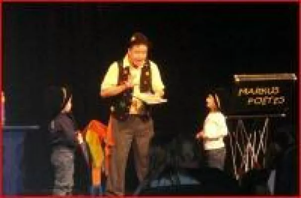 Bild: Kinderclown Markus Poétes - Schon zum zweiten Mal ausverkaufte Vorstellung im Theater FLINgern