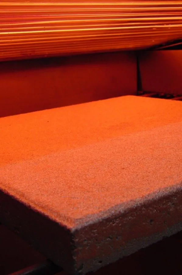 Infrarot-Strahler trocknen schmutzabweisenden Nanolack auf Steinplatten