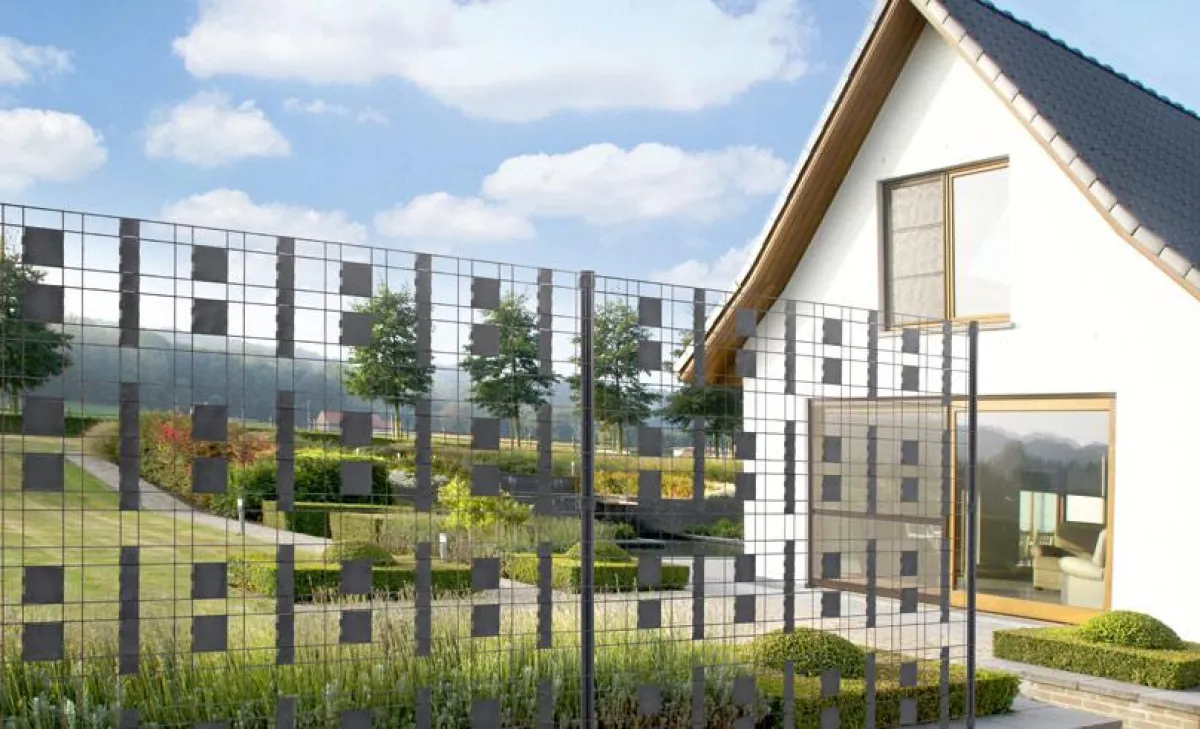 Das Zaunsystem Zenturo bietet individuelle Gestaltungsmöglichkeiten