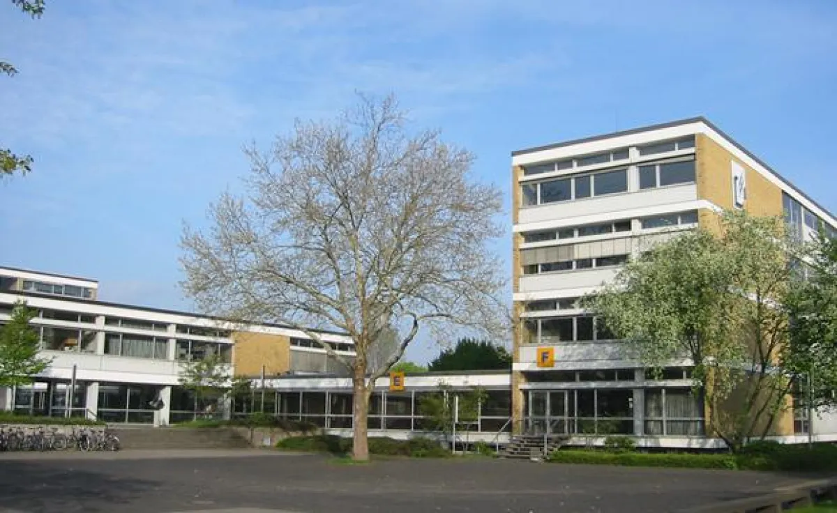 Hauptgebäudes des heinrich-hertz-europakollegs