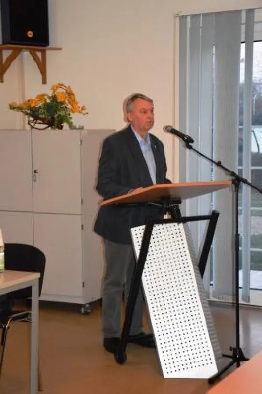 Günter Landgraf dankt den Delegierten für ihre Zustimmung.