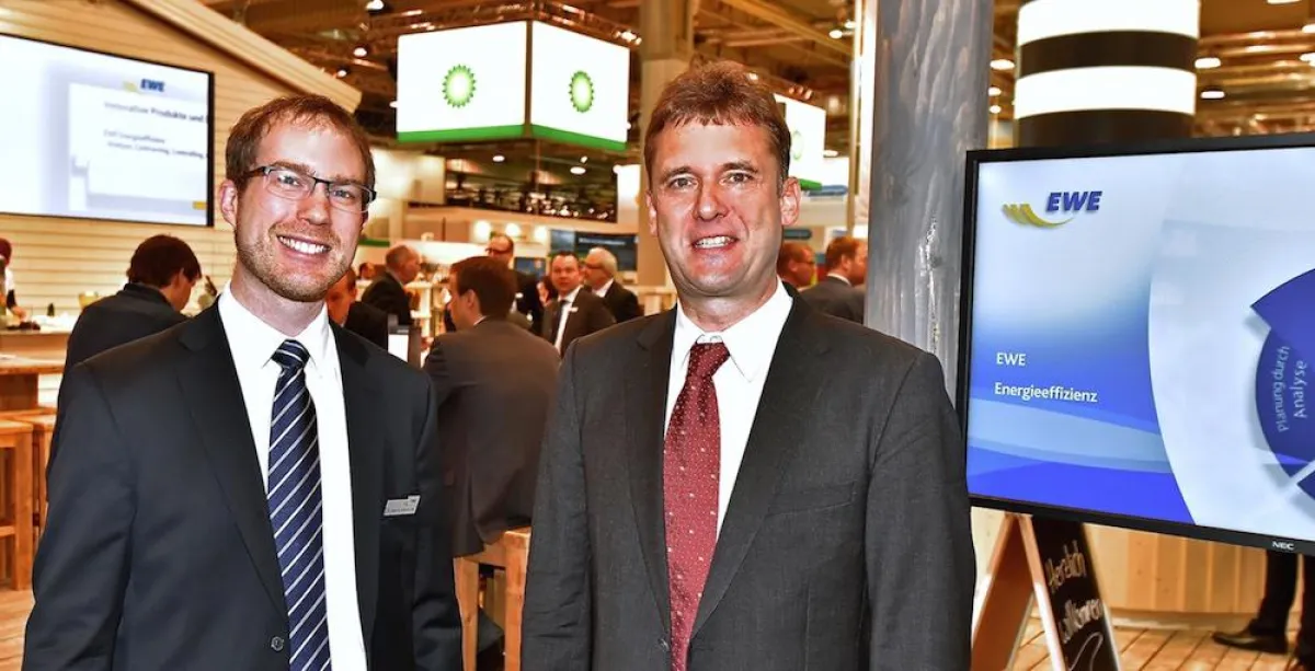 Dr. Heinrich Tschochohei, Leiter Energie und CO2-Management bei der EWE Energie (li), Dr. Dirk Köwen