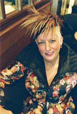 Bild: Deutschlands bekannteste Hutträgerin Susan Heat sucht neue Hüte und Modistinnen