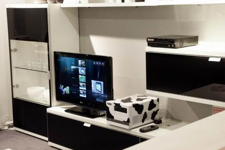 Home Entertainment System „Multimedia Cow“ von Hedron mit erweiterter Webradio-Funktion Bild: Home Entertainment System „Multimedia Cow“ von Hedron mit erweiterter Webradio-Funktion