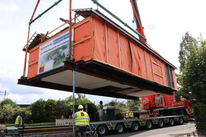 Bild: Quelle-Fertighaus für die „Königsberger Straße“ ins Freilichtmuseum am Kiekeberg bei Hamburg transloziert
