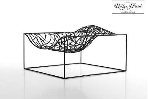 Bild: Wem schwedische Möbelstile zu langweilig sind. Design-Experten Nils Niefünd und Richie Hard geben Rat.