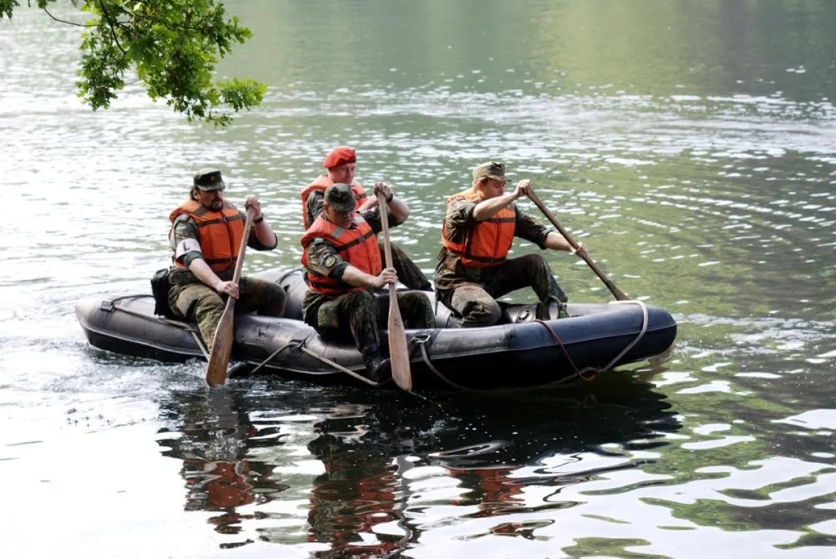 In einem Boot... Reservisten der RK Hilden Mettmann bei einer Veranstaltung des Reservistenverbandes