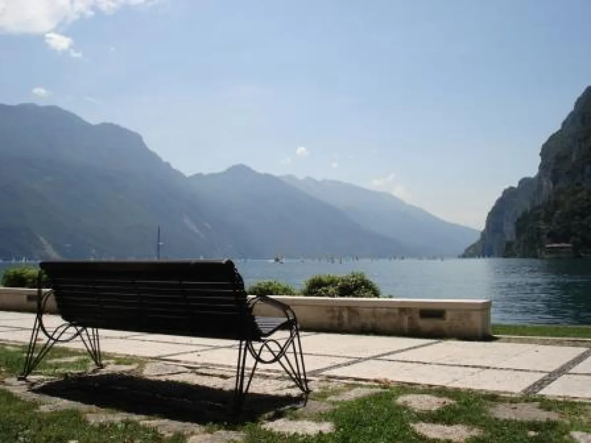 Ruhige Momente am Seeufer. Copyright: Garda Trentino