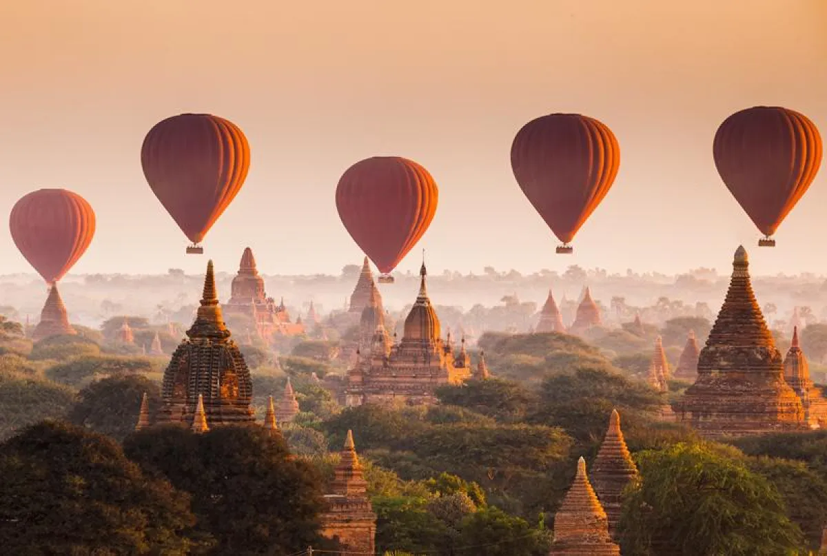 Ballonfahrt über Bagan. Quelle: lkunl/iStock/thinkstock