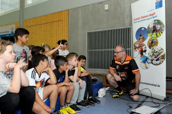 Bild: Startschuss für Initiative „Schütz Deinen Kopf!" in Hessen