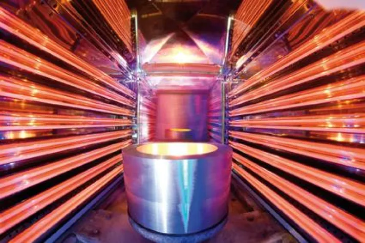 Bild: Kontrollierte Beschichtung von Gleitlagern durch Infrarot-Strahler