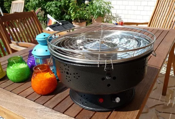 Bild: GRILL & CHILL Holzkohlegrill in der „Neanderthaler Grillhöhle“